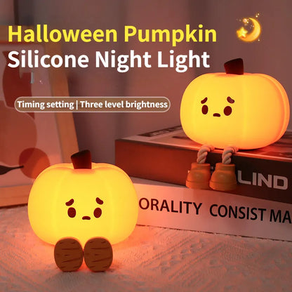 Lámpara calabaza cute con piernitas encendida con luz cálida
